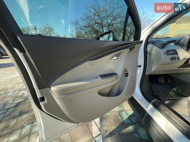 Белый Шевроле Вольт, объемом двигателя 1.4 л и пробегом 92 тыс. км за 12500 $, фото 60 на Automoto.ua