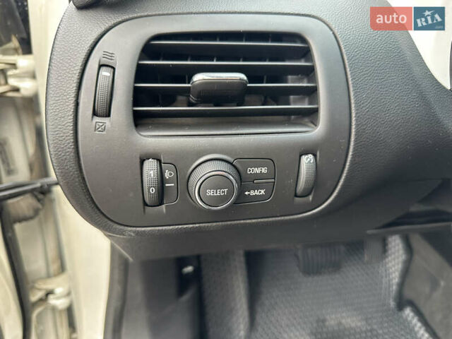 Белый Шевроле Вольт, объемом двигателя 1.4 л и пробегом 175 тыс. км за 11200 $, фото 16 на Automoto.ua