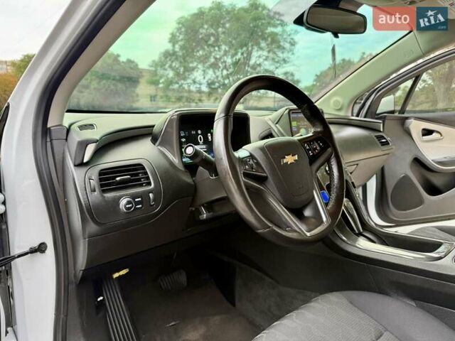 Белый Шевроле Вольт, объемом двигателя 1.4 л и пробегом 85 тыс. км за 9999 $, фото 48 на Automoto.ua