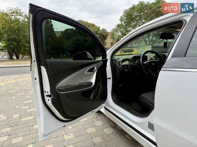 Белый Шевроле Вольт, объемом двигателя 1.4 л и пробегом 85 тыс. км за 9999 $, фото 37 на Automoto.ua