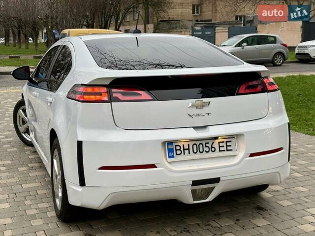 Белый Шевроле Вольт, объемом двигателя 1.4 л и пробегом 85 тыс. км за 9999 $, фото 1 на Automoto.ua