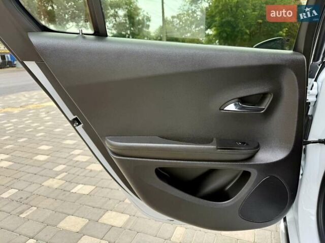 Белый Шевроле Вольт, объемом двигателя 1.4 л и пробегом 85 тыс. км за 9999 $, фото 57 на Automoto.ua