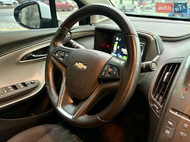 Белый Шевроле Вольт, объемом двигателя 1.4 л и пробегом 85 тыс. км за 9999 $, фото 54 на Automoto.ua