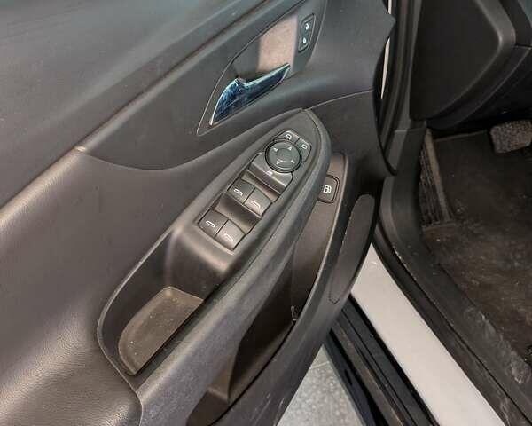 Белый Шевроле Вольт, объемом двигателя 0 л и пробегом 137 тыс. км за 13500 $, фото 6 на Automoto.ua