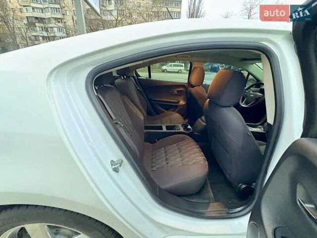 Белый Шевроле Вольт, объемом двигателя 1.4 л и пробегом 85 тыс. км за 9999 $, фото 60 на Automoto.ua