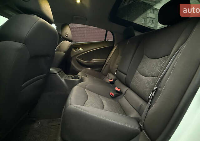 Білий Шевроле Вольт, об'ємом двигуна 1.49 л та пробігом 93 тис. км за 14900 $, фото 22 на Automoto.ua