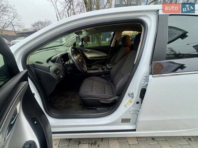 Белый Шевроле Вольт, объемом двигателя 1.4 л и пробегом 85 тыс. км за 9999 $, фото 36 на Automoto.ua