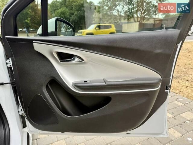 Белый Шевроле Вольт, объемом двигателя 1.4 л и пробегом 85 тыс. км за 9999 $, фото 32 на Automoto.ua