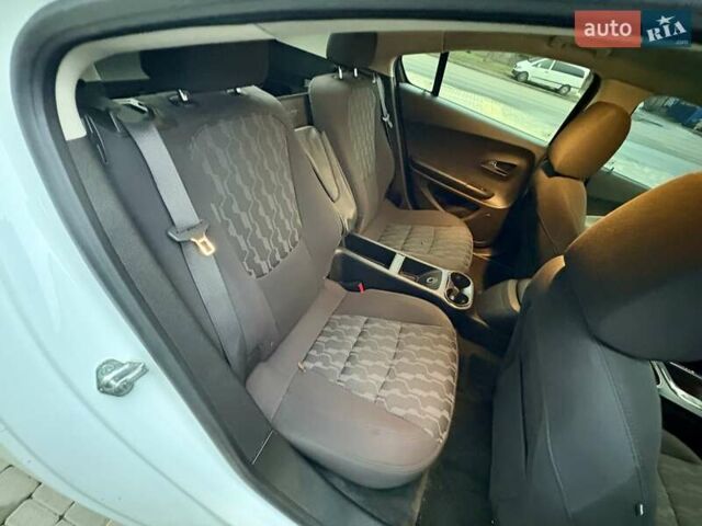 Белый Шевроле Вольт, объемом двигателя 1.4 л и пробегом 85 тыс. км за 9999 $, фото 61 на Automoto.ua