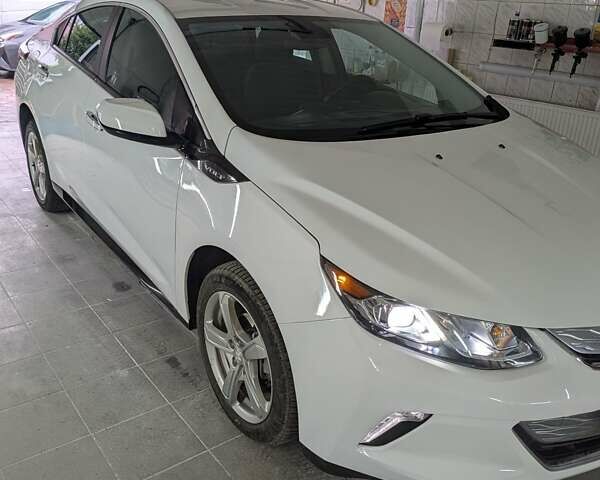 Белый Шевроле Вольт, объемом двигателя 0 л и пробегом 137 тыс. км за 13500 $, фото 1 на Automoto.ua