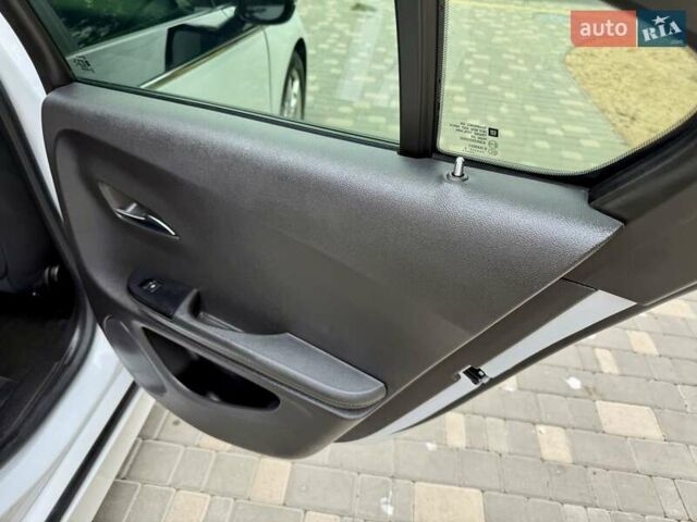 Белый Шевроле Вольт, объемом двигателя 1.4 л и пробегом 85 тыс. км за 9999 $, фото 49 на Automoto.ua