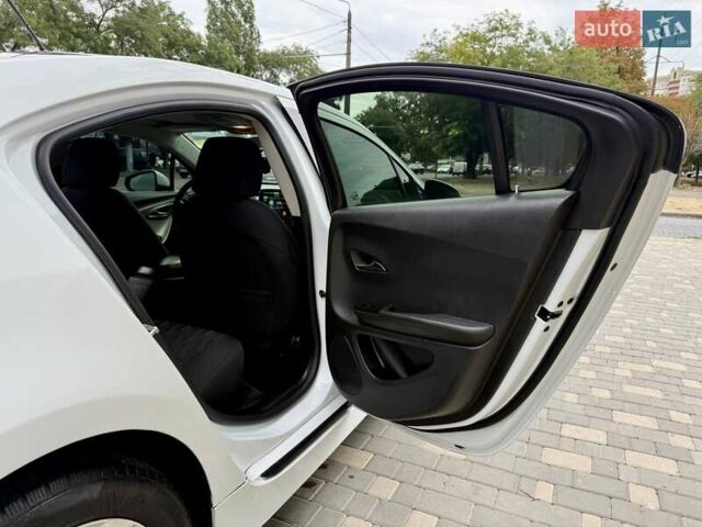 Белый Шевроле Вольт, объемом двигателя 1.4 л и пробегом 85 тыс. км за 9999 $, фото 51 на Automoto.ua