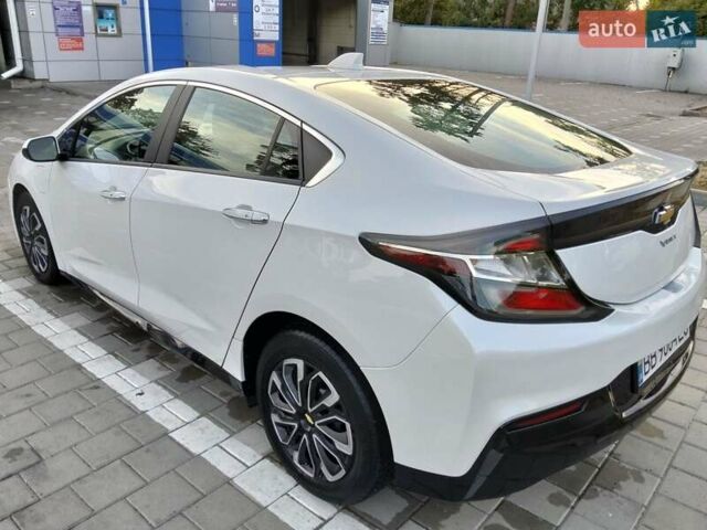 Белый Шевроле Вольт, объемом двигателя 1.5 л и пробегом 160 тыс. км за 14000 $, фото 1 на Automoto.ua