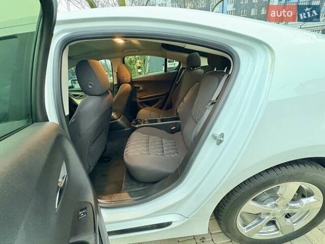 Белый Шевроле Вольт, объемом двигателя 1.4 л и пробегом 85 тыс. км за 9999 $, фото 67 на Automoto.ua