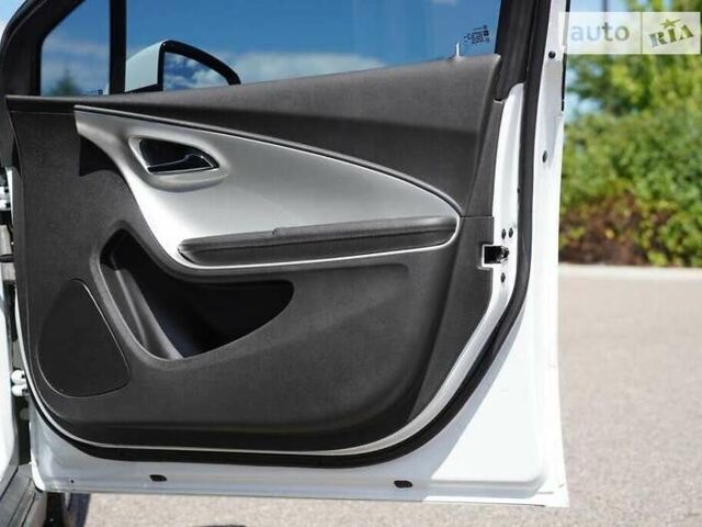 Білий Шевроле Вольт, об'ємом двигуна 0 л та пробігом 110 тис. км за 2500 $, фото 26 на Automoto.ua