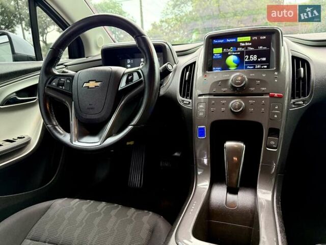 Белый Шевроле Вольт, объемом двигателя 1.4 л и пробегом 85 тыс. км за 9999 $, фото 64 на Automoto.ua