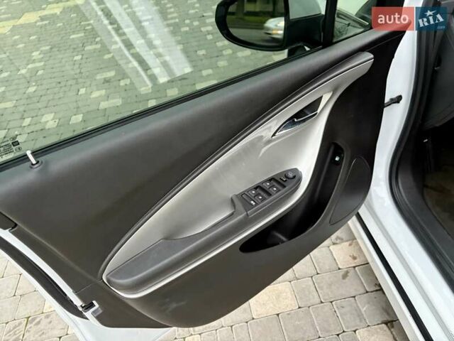 Белый Шевроле Вольт, объемом двигателя 1.4 л и пробегом 85 тыс. км за 9999 $, фото 34 на Automoto.ua