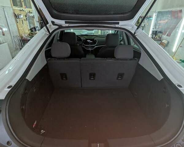 Белый Шевроле Вольт, объемом двигателя 0 л и пробегом 137 тыс. км за 13500 $, фото 8 на Automoto.ua