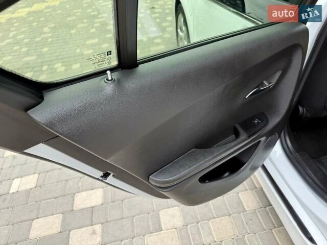 Белый Шевроле Вольт, объемом двигателя 1.4 л и пробегом 85 тыс. км за 9999 $, фото 56 на Automoto.ua