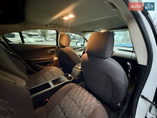 Белый Шевроле Вольт, объемом двигателя 1.4 л и пробегом 85 тыс. км за 9999 $, фото 62 на Automoto.ua