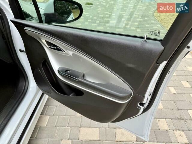 Белый Шевроле Вольт, объемом двигателя 1.4 л и пробегом 85 тыс. км за 9999 $, фото 31 на Automoto.ua