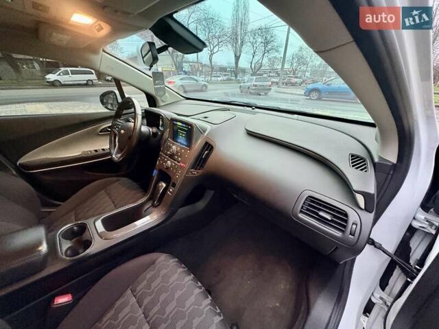 Белый Шевроле Вольт, объемом двигателя 1.4 л и пробегом 85 тыс. км за 9999 $, фото 49 на Automoto.ua