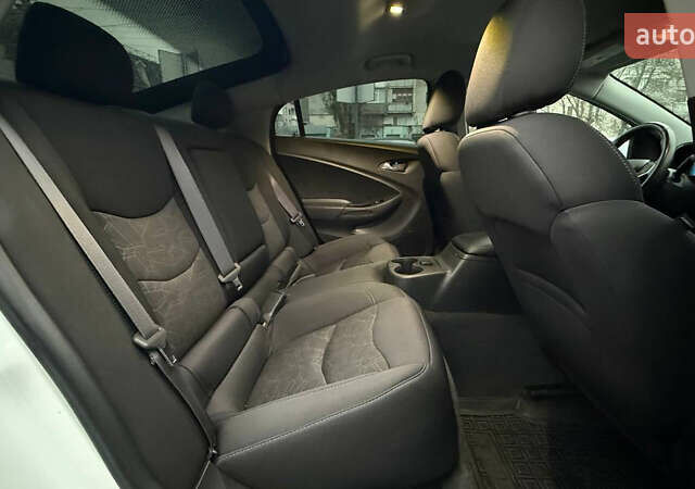 Білий Шевроле Вольт, об'ємом двигуна 1.49 л та пробігом 93 тис. км за 14900 $, фото 23 на Automoto.ua