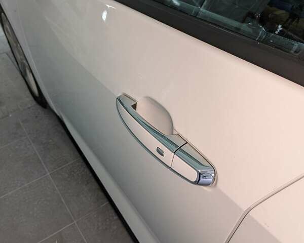 Белый Шевроле Вольт, объемом двигателя 0 л и пробегом 137 тыс. км за 13500 $, фото 4 на Automoto.ua