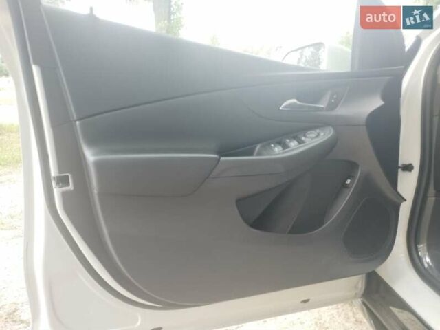 Белый Шевроле Вольт, объемом двигателя 1.5 л и пробегом 160 тыс. км за 14000 $, фото 32 на Automoto.ua