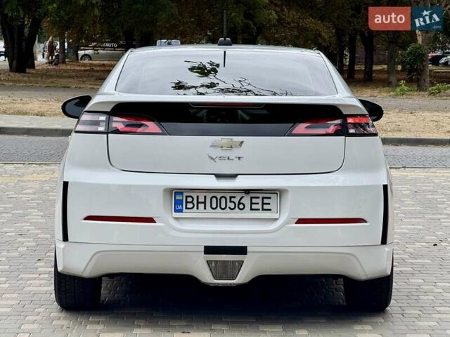 Белый Шевроле Вольт, объемом двигателя 1.4 л и пробегом 85 тыс. км за 9999 $, фото 6 на Automoto.ua