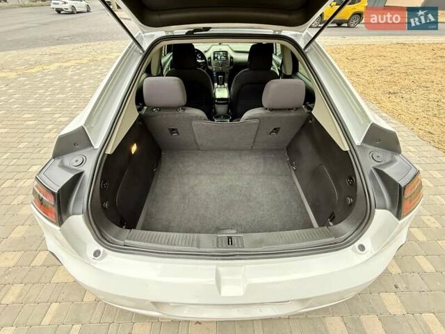 Белый Шевроле Вольт, объемом двигателя 1.4 л и пробегом 85 тыс. км за 9999 $, фото 68 на Automoto.ua