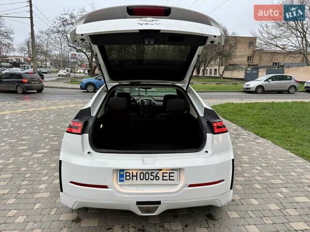 Белый Шевроле Вольт, объемом двигателя 1.4 л и пробегом 85 тыс. км за 9999 $, фото 70 на Automoto.ua