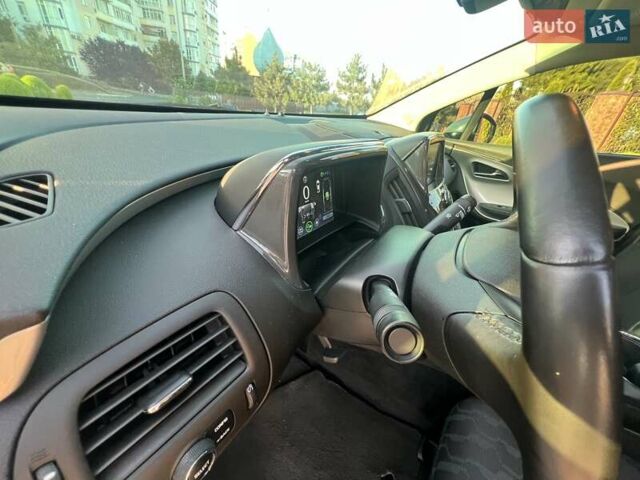 Белый Шевроле Вольт, объемом двигателя 1.4 л и пробегом 85 тыс. км за 9700 $, фото 12 на Automoto.ua