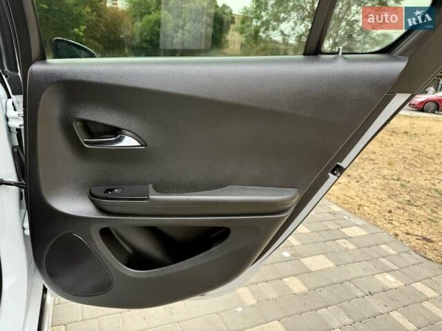 Белый Шевроле Вольт, объемом двигателя 1.4 л и пробегом 85 тыс. км за 9999 $, фото 50 на Automoto.ua