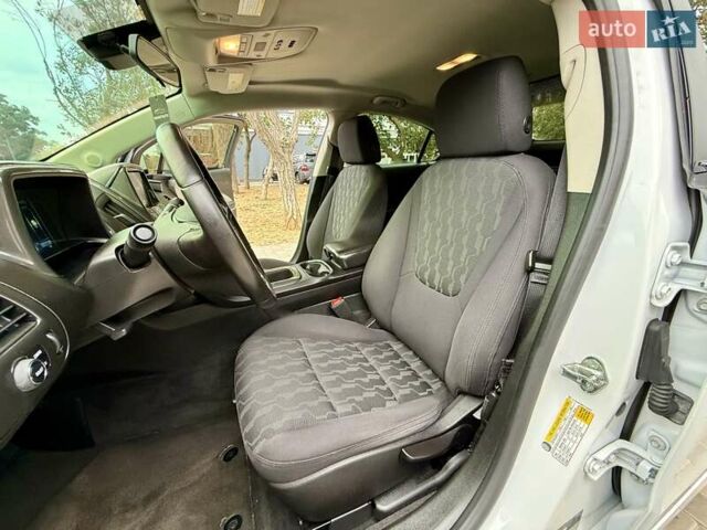 Белый Шевроле Вольт, объемом двигателя 1.4 л и пробегом 85 тыс. км за 9999 $, фото 46 на Automoto.ua