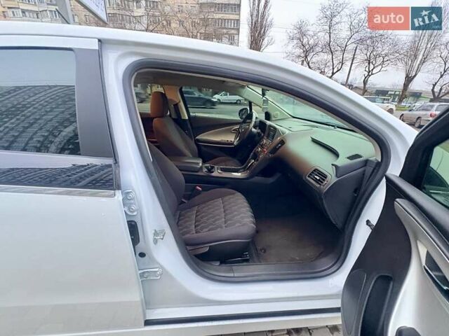 Белый Шевроле Вольт, объемом двигателя 1.4 л и пробегом 85 тыс. км за 9999 $, фото 47 на Automoto.ua