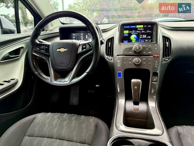 Белый Шевроле Вольт, объемом двигателя 1.4 л и пробегом 85 тыс. км за 9999 $, фото 63 на Automoto.ua