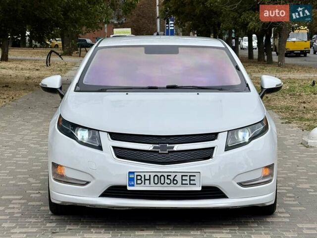 Белый Шевроле Вольт, объемом двигателя 1.4 л и пробегом 85 тыс. км за 9999 $, фото 1 на Automoto.ua