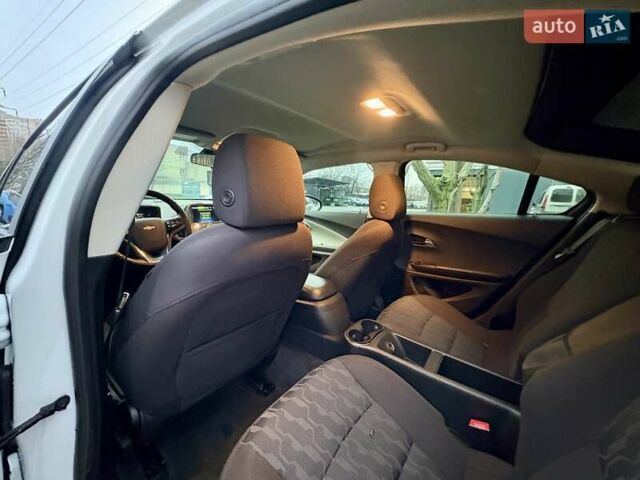 Белый Шевроле Вольт, объемом двигателя 1.4 л и пробегом 85 тыс. км за 9999 $, фото 68 на Automoto.ua