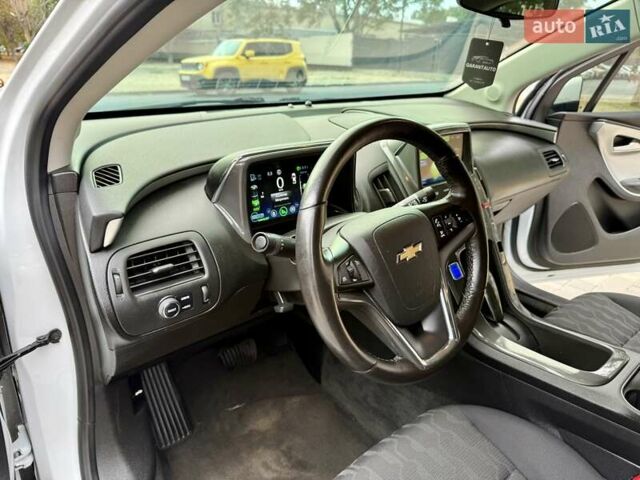 Белый Шевроле Вольт, объемом двигателя 1.4 л и пробегом 85 тыс. км за 9999 $, фото 43 на Automoto.ua