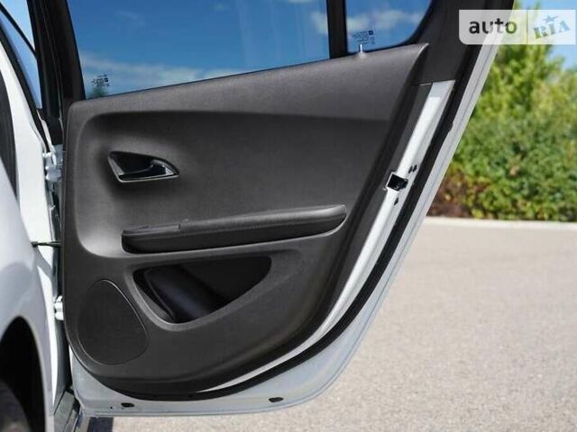 Білий Шевроле Вольт, об'ємом двигуна 0 л та пробігом 110 тис. км за 2500 $, фото 25 на Automoto.ua