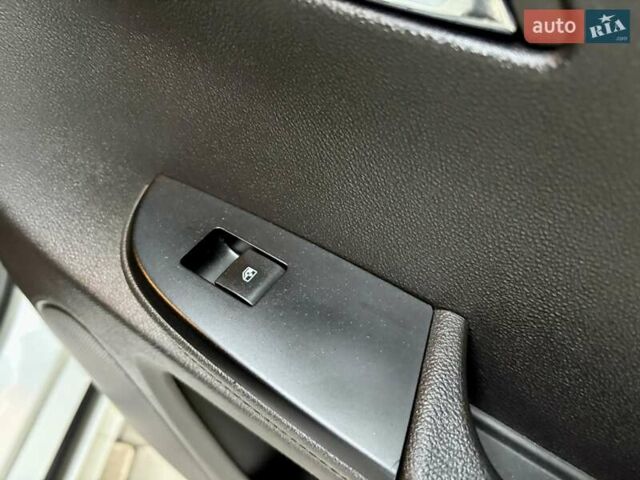 Белый Шевроле Вольт, объемом двигателя 1.4 л и пробегом 85 тыс. км за 9999 $, фото 59 на Automoto.ua