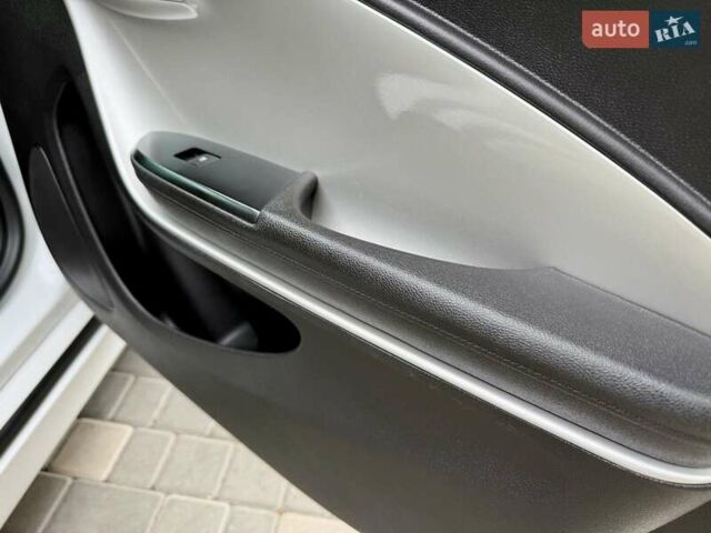 Белый Шевроле Вольт, объемом двигателя 1.4 л и пробегом 85 тыс. км за 9999 $, фото 36 на Automoto.ua