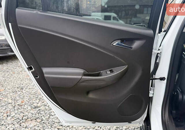 Білий Шевроле Вольт, об'ємом двигуна 1.49 л та пробігом 93 тис. км за 14900 $, фото 21 на Automoto.ua