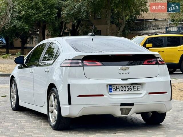 Белый Шевроле Вольт, объемом двигателя 1.4 л и пробегом 85 тыс. км за 9999 $, фото 5 на Automoto.ua