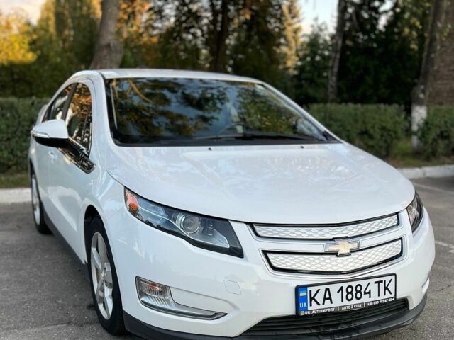 Белый Шевроле Вольт, объемом двигателя 0 л и пробегом 96 тыс. км за 11400 $, фото 1 на Automoto.ua