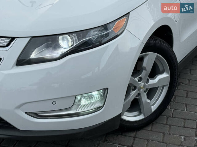 Белый Шевроле Вольт, объемом двигателя 1.4 л и пробегом 105 тыс. км за 11500 $, фото 3 на Automoto.ua