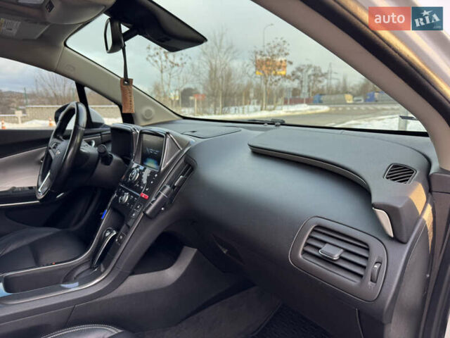 Белый Шевроле Вольт, объемом двигателя 1.4 л и пробегом 105 тыс. км за 11500 $, фото 50 на Automoto.ua