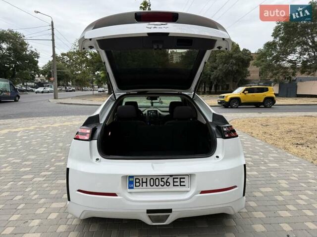 Белый Шевроле Вольт, объемом двигателя 1.4 л и пробегом 85 тыс. км за 9999 $, фото 69 на Automoto.ua