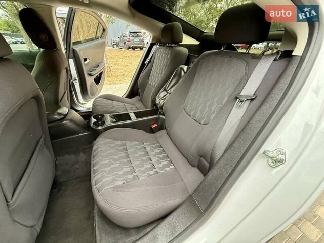 Белый Шевроле Вольт, объемом двигателя 1.4 л и пробегом 85 тыс. км за 9999 $, фото 60 на Automoto.ua